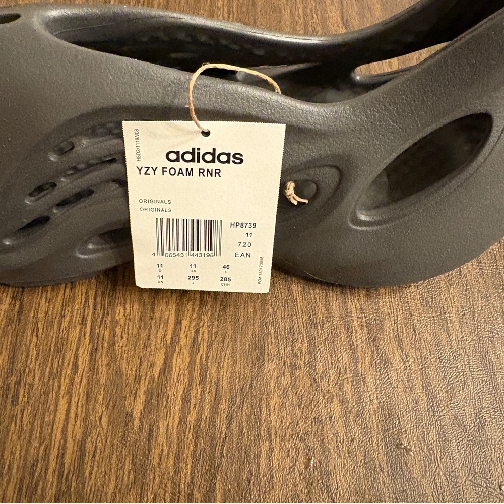 Yeezy Onyx Foam RNR - Picture 3 of 3